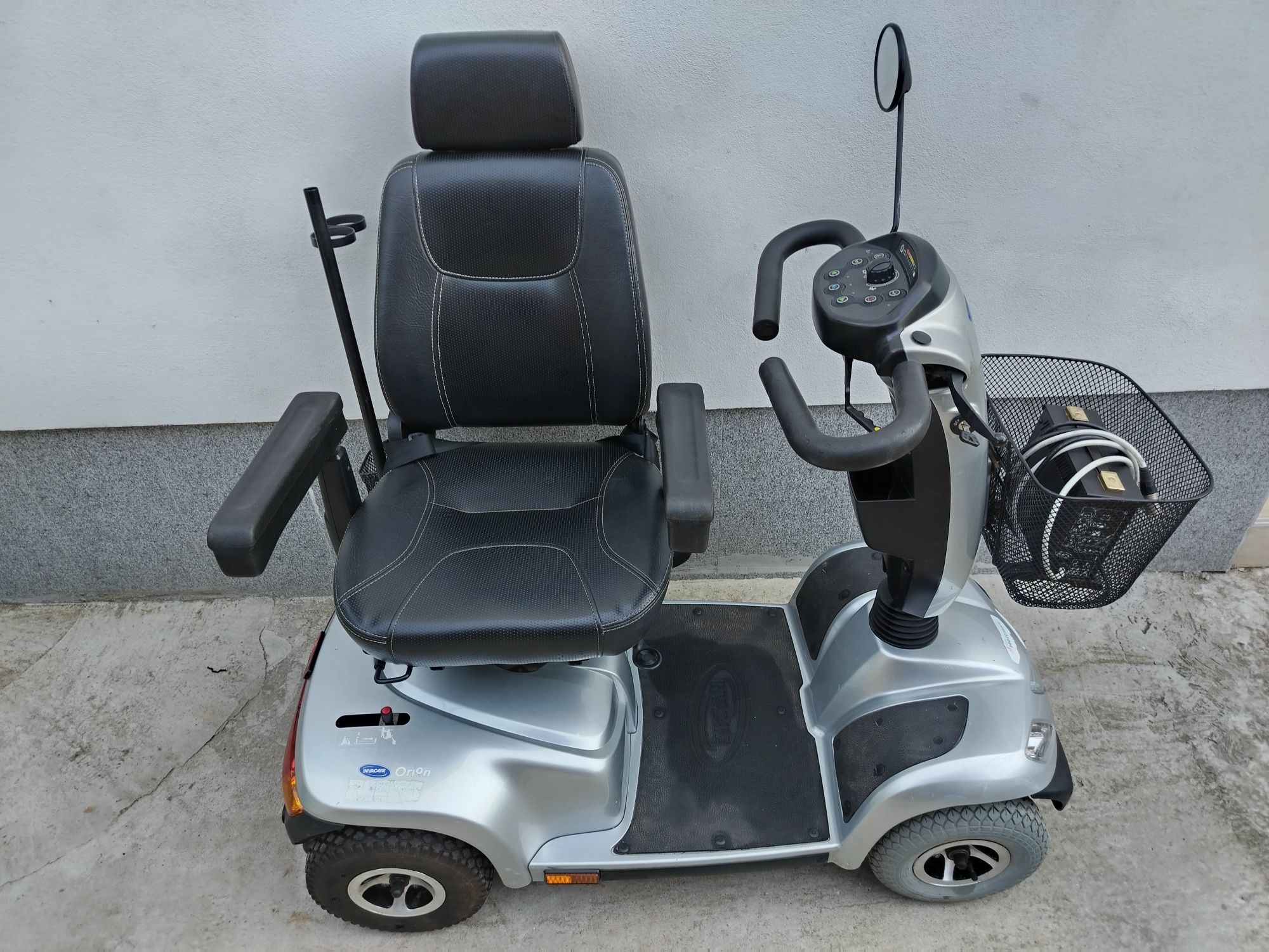 Cărucior scuter electric persoane cu dizabilități