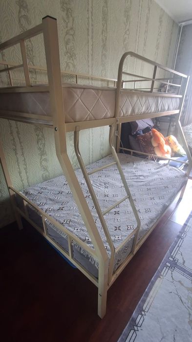 Двухъярусная кровать