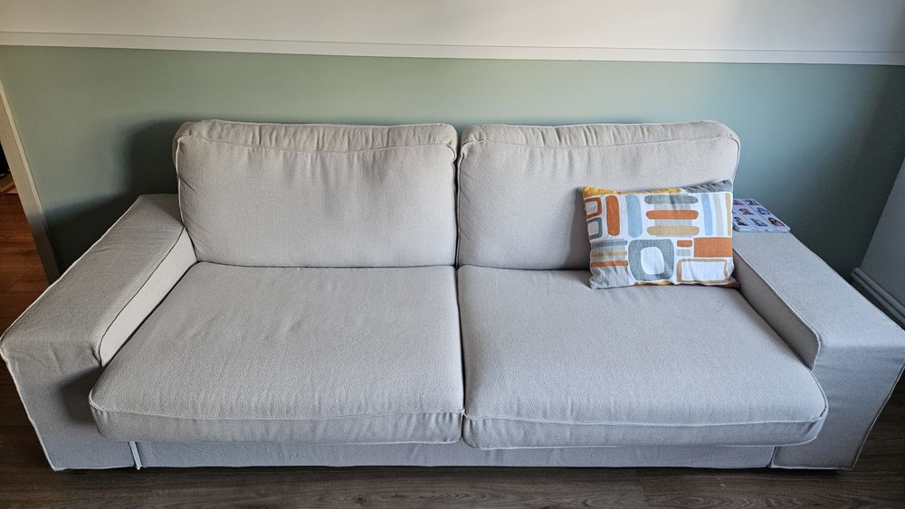 Vând canapea marca ikea noua