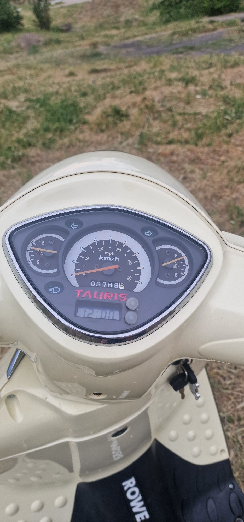 Скутер tauris 50..