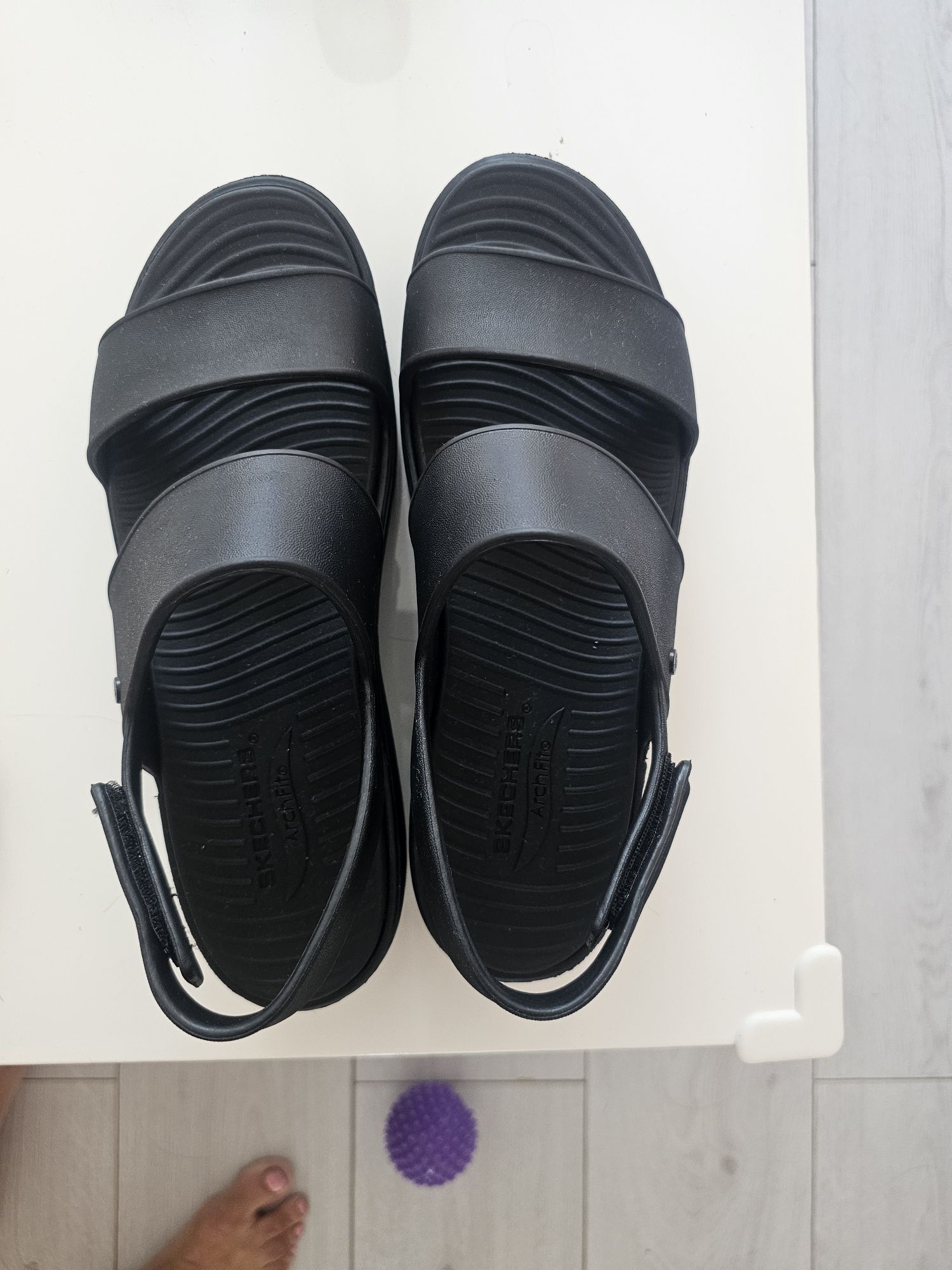 ПродавамСандали Skechers FOAMIES
в черно с платформа 111257