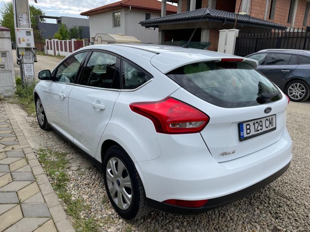 Ford focus hatchback 2017