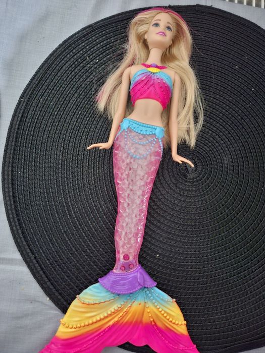 Barbie Sirenă interactiva luminează si canta