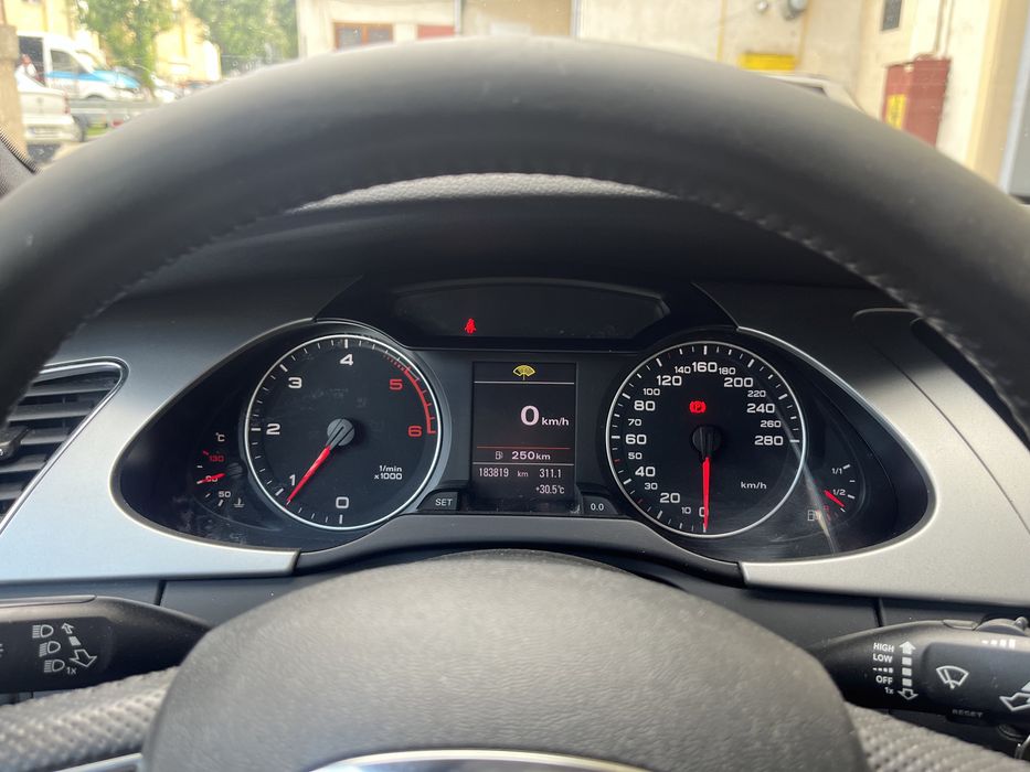 Audi A4 B8 S-Line 2012 2.0 TDI 143 CP Euro 5 Bi-Xenon