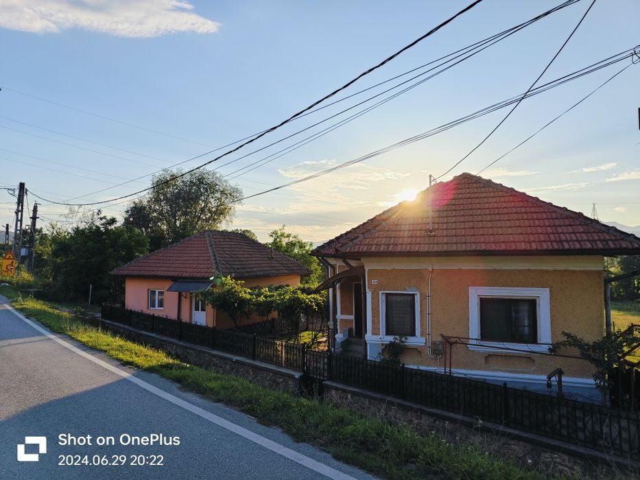 Vând două case în Tismana sat Celei sau schimb cu garsonieră