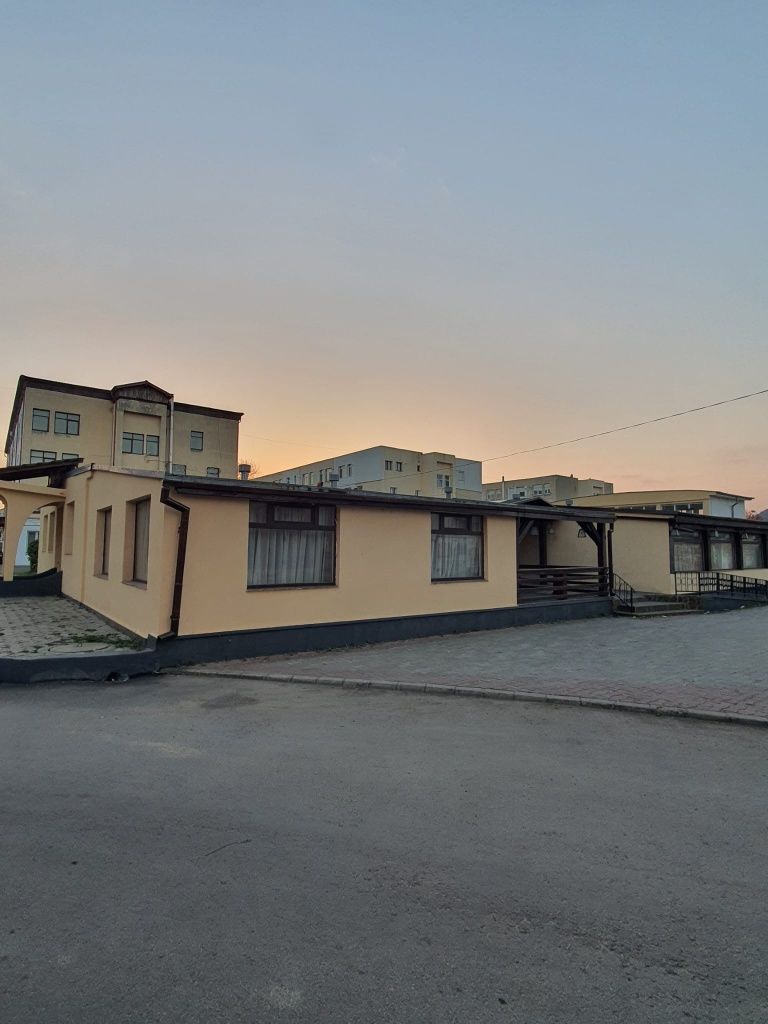 vand/inchiriez spatiu comercial