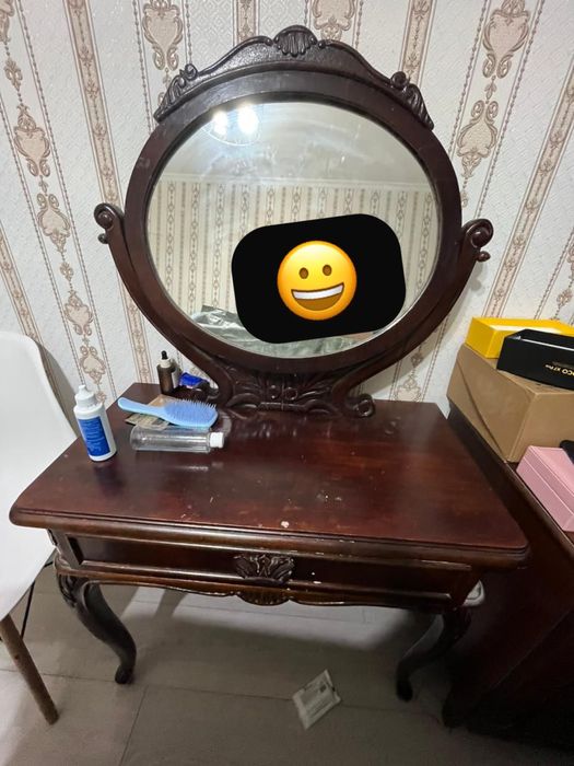 Трюмо с зеркалом