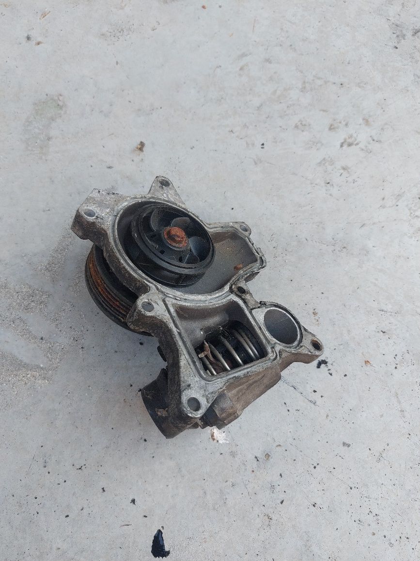 Водна помпа Бмв bmw е60 е61 520д 177кс  n47
