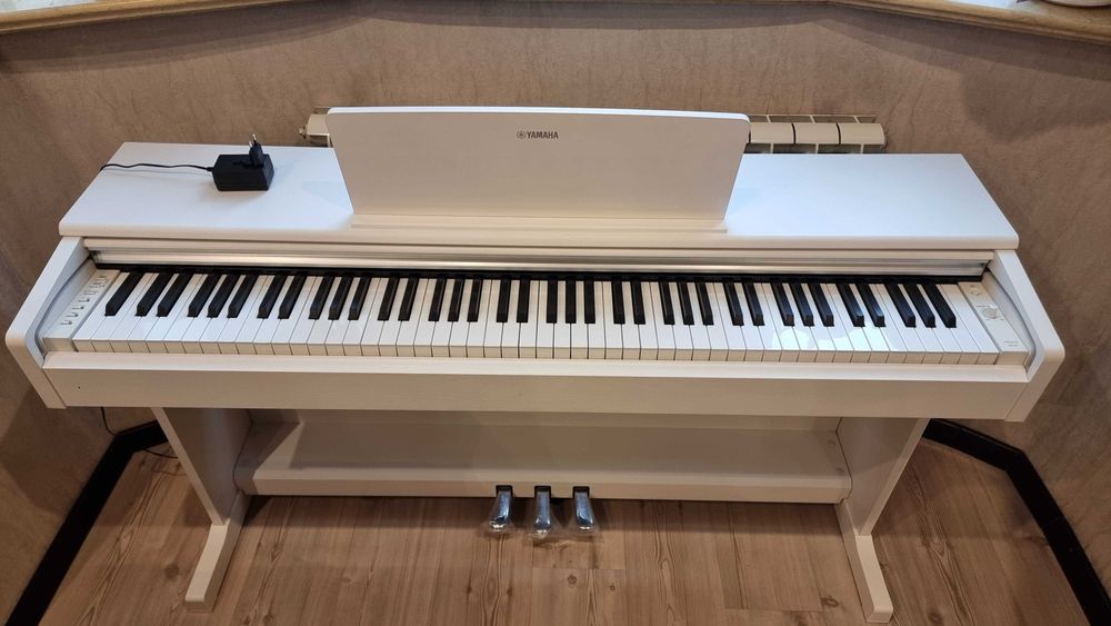 Цифровое пианино Yamaha Arius YDP-144 продам