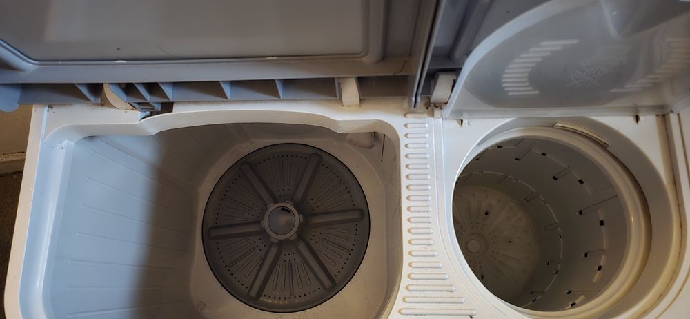 Vând mașină de spălat semi automată DAEWOO