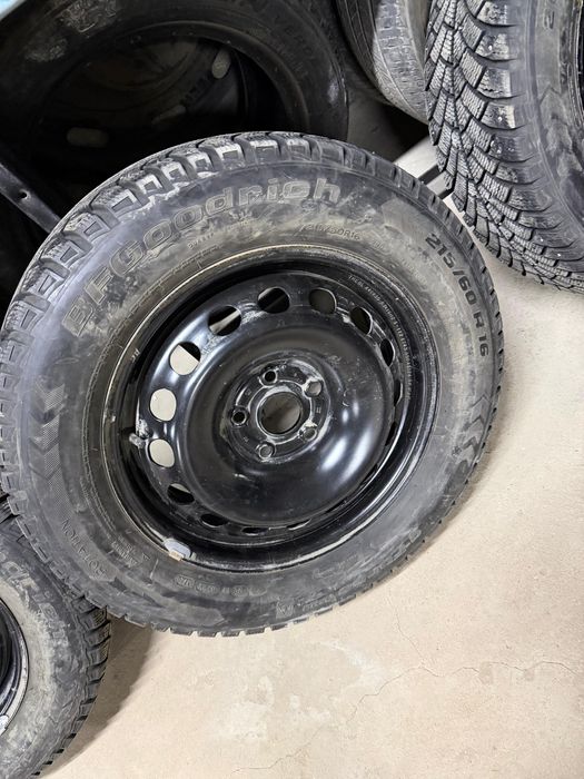 Продам зимние шины комплект 215/60 r16