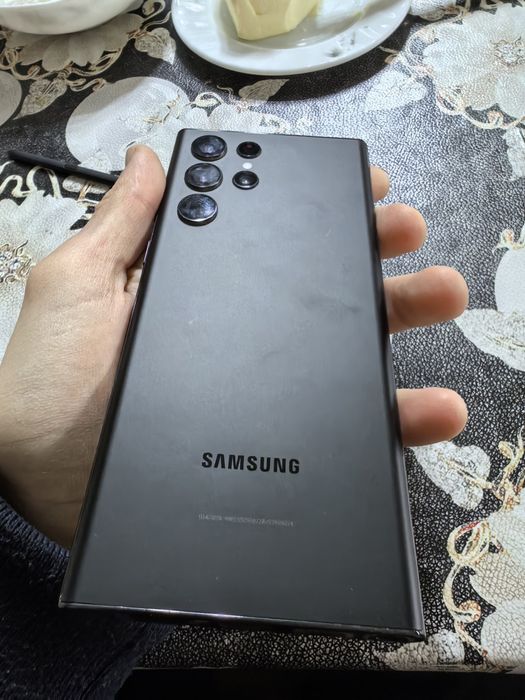 Samsung S22 Ultra  12/256 Gb,  ekran ketgan