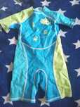 Vând costum baie 4 ani