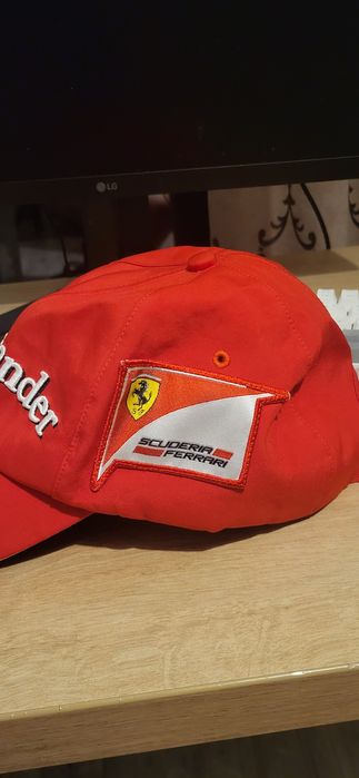 Sapca Scuderia Ferrari cu origine din echipa de F1 Ferrari