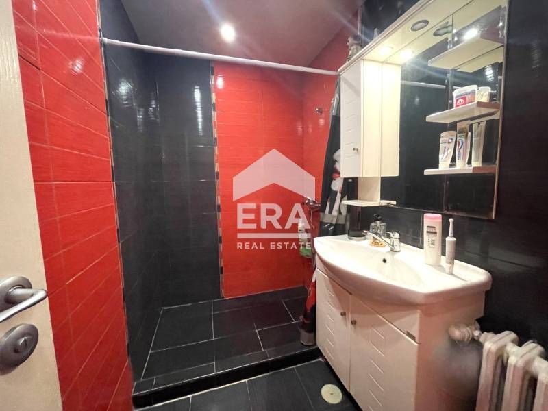 Продава се Тристаен апартамент в Варна, Левски - 90 кв.м за 1989 €/кв.м - Снимка #8