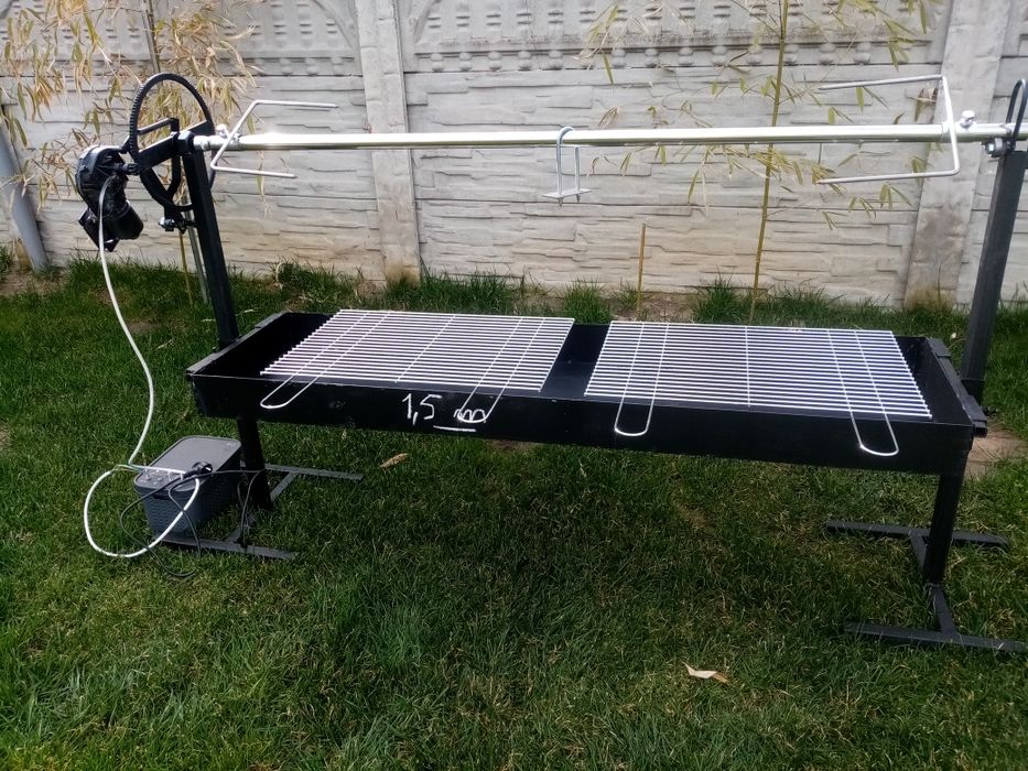 Rotisor electric cu trei viteze
