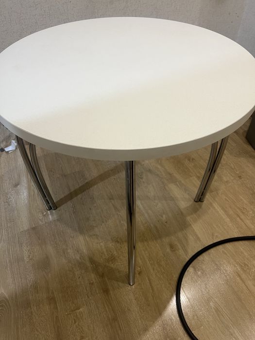 Продам стол кухонный