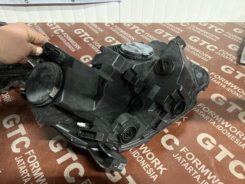 Фар Peugeot Partner Rifter 2018-