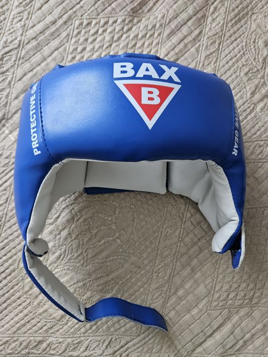 Боксерский шлем, боксерские перчатки