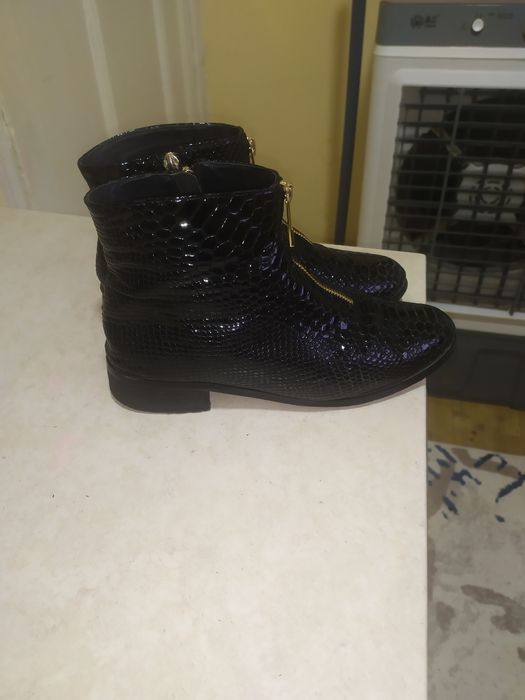 Женские демисезонные ботинки