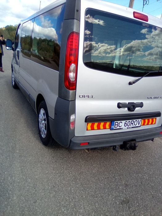 Vând opel vivaro