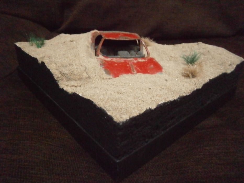 Diorama abandoned car in the desert diecast scale 1:25