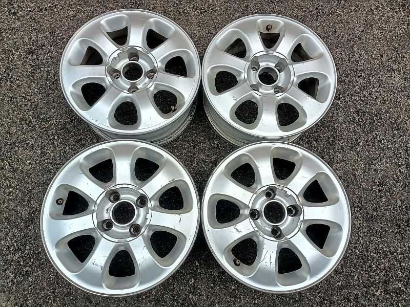 Продам оригинальные легкосплавные диски на Пежо