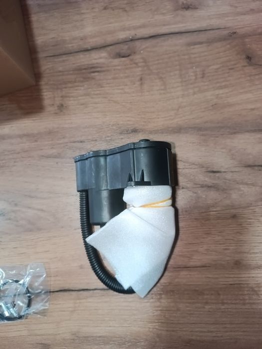 Motoras nou frana de mana Audi A8 D3 de la 2004 la 2010