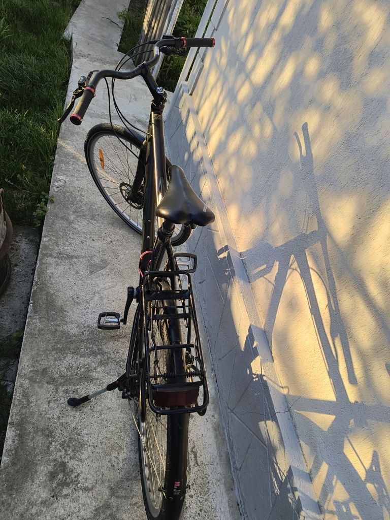 Vand bicicletă de șosea Felt - cadru aluminiu, frâne hidraulice
Vând b