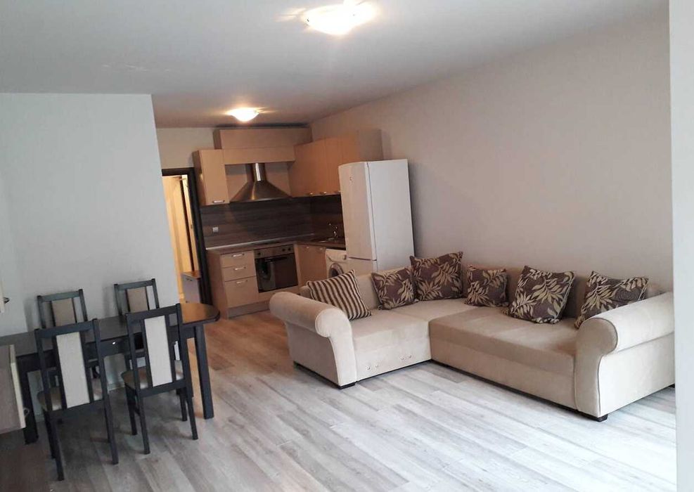 Дава се под наем Двустаен апартамент в Бургас, Център - 75 кв.м за 450 € - Снимка #1