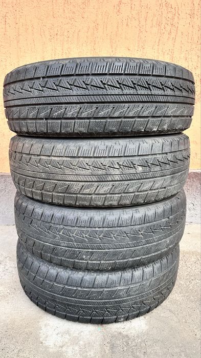 Продам зимние шины 215/65/16 размера