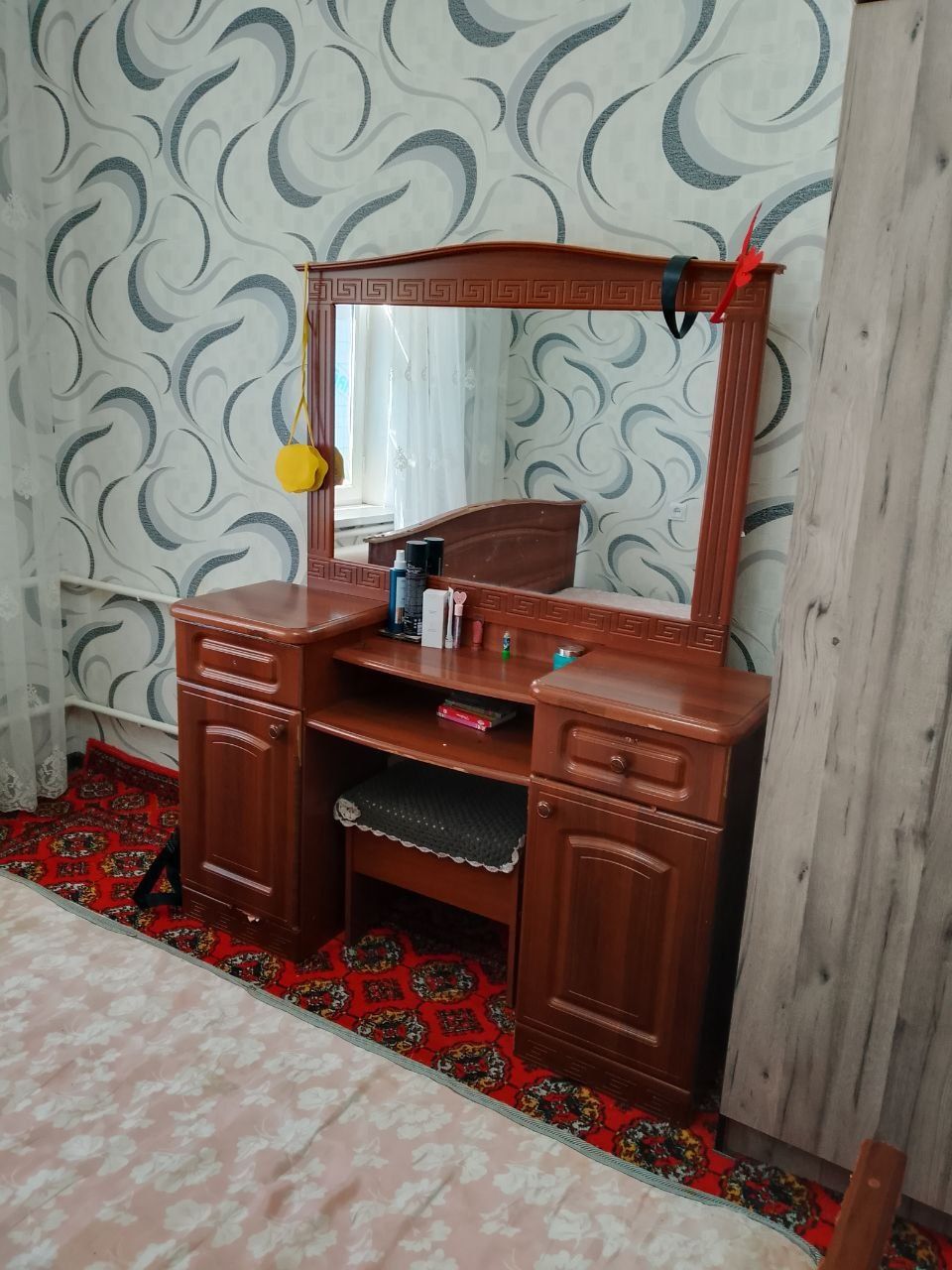 Продаётся трюмо.