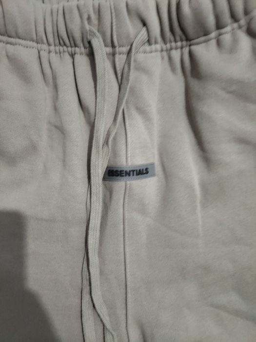 Essentials Shorts khaki