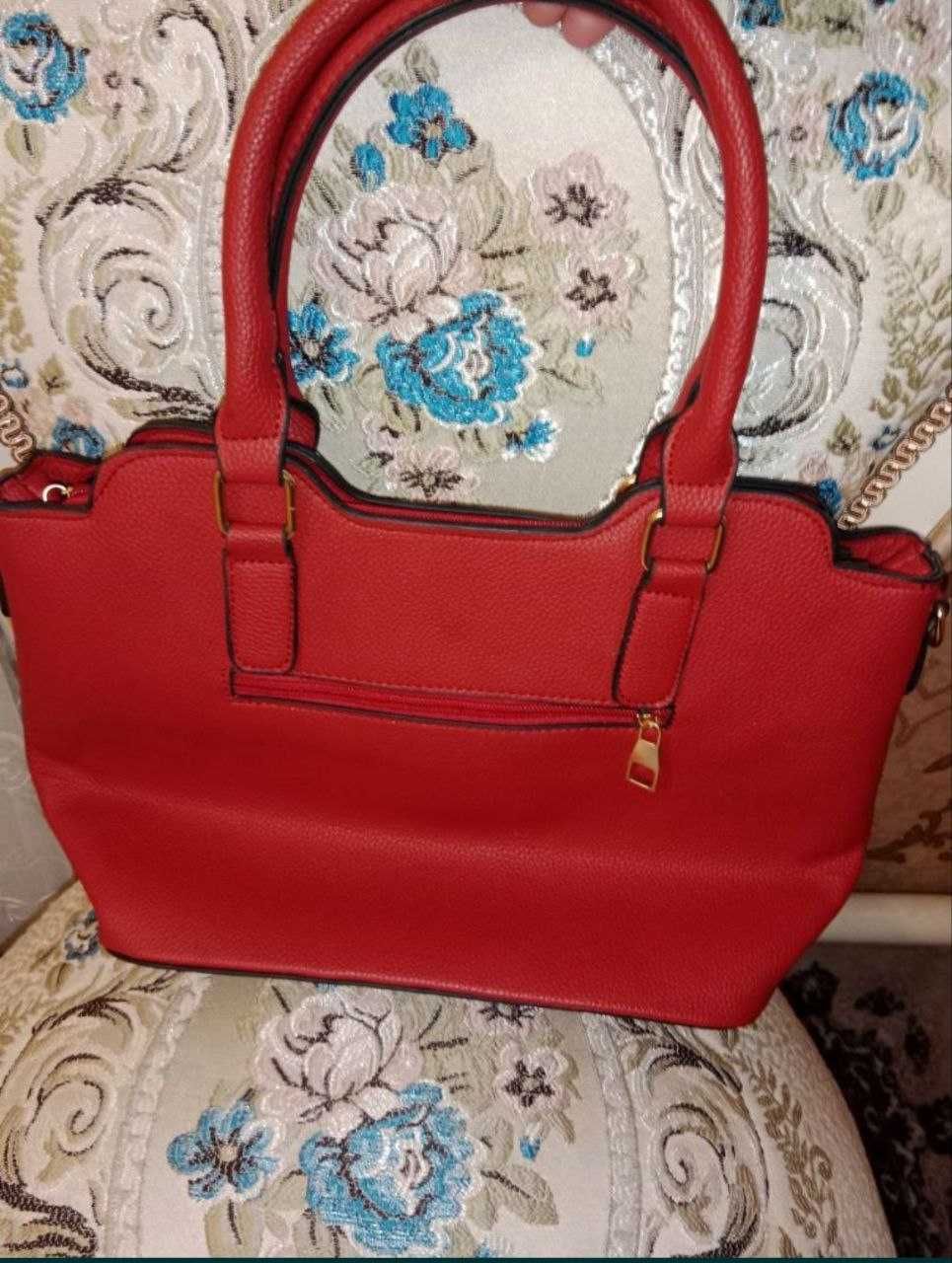 Красная женская сумка  2024