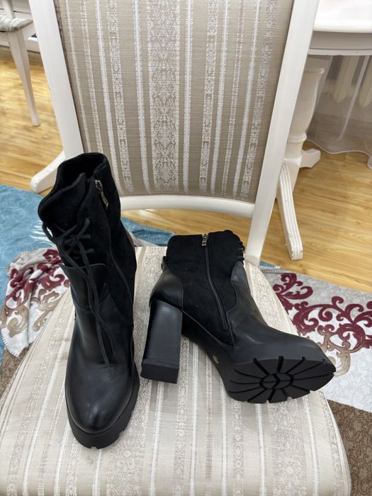 Продам зимний каблук 40 размера