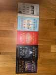 seria red queen de victoria aveyard in engleza