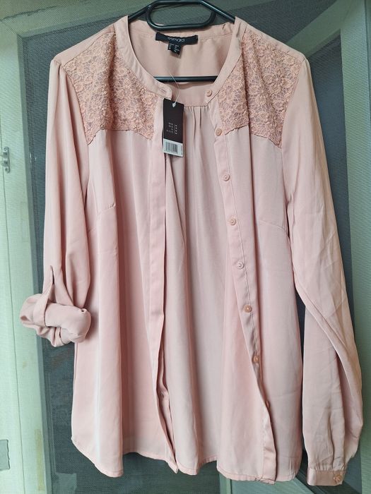 Camasa bej roze accesorizata cu dantela