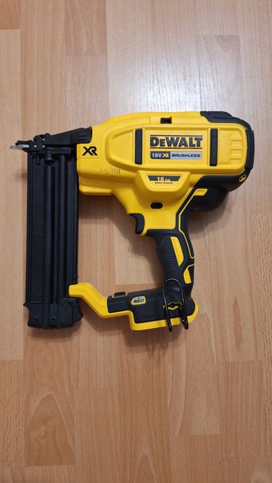 Vand Pistol cuie Dewalt DCN680