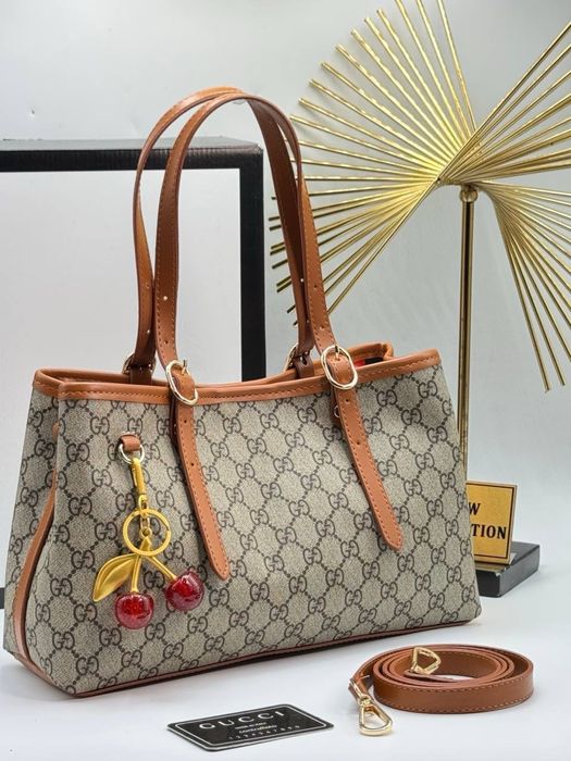 Geanta Gucci noua !!! Dimensiuni 33/21 !!!