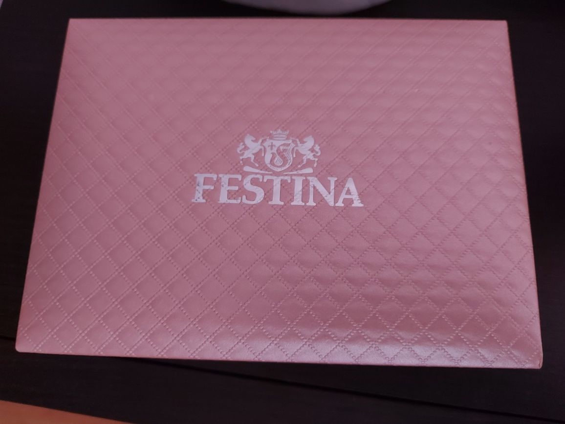 Часовник Festina