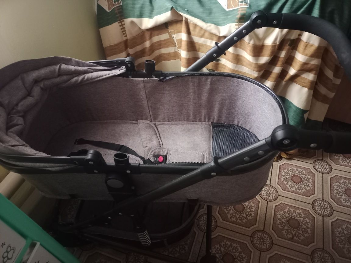Срочно продам коляску