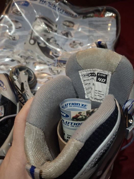 Vând role noi Hy Skate