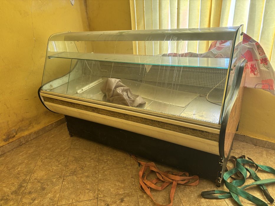 Vand vitrina mezeluri