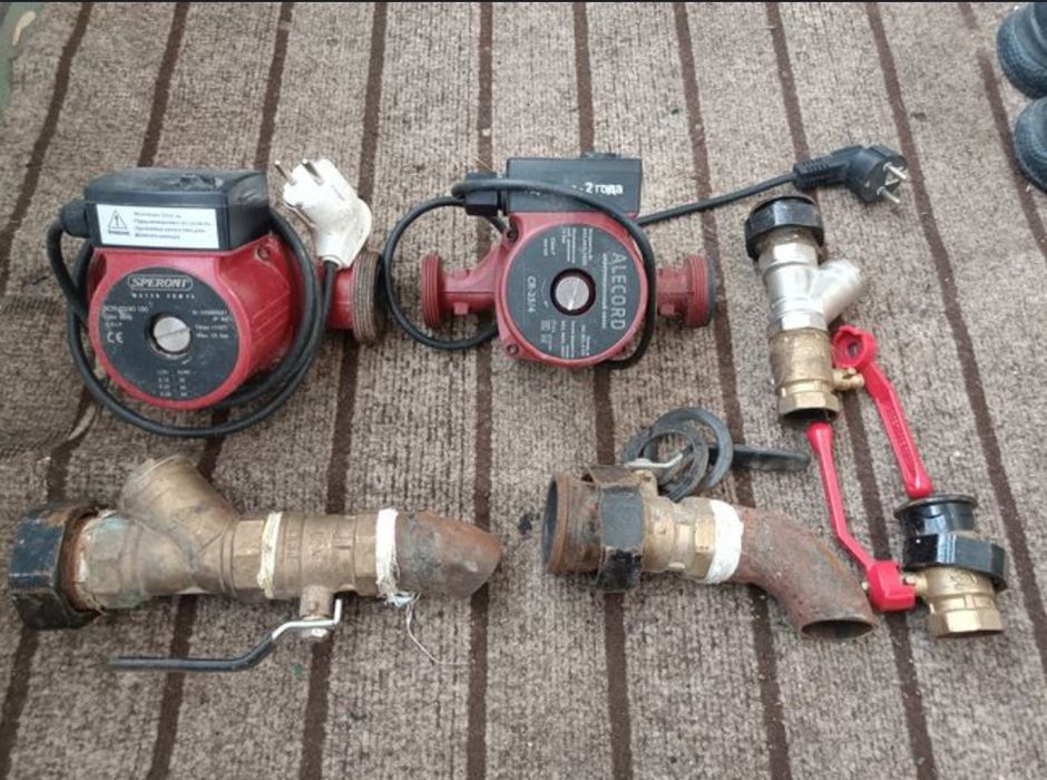 Продам нacocы циркуляционные 2 штуки,