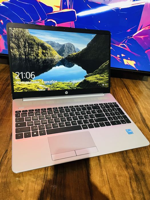 Hp core i3 holati ideal srochni sotiladi