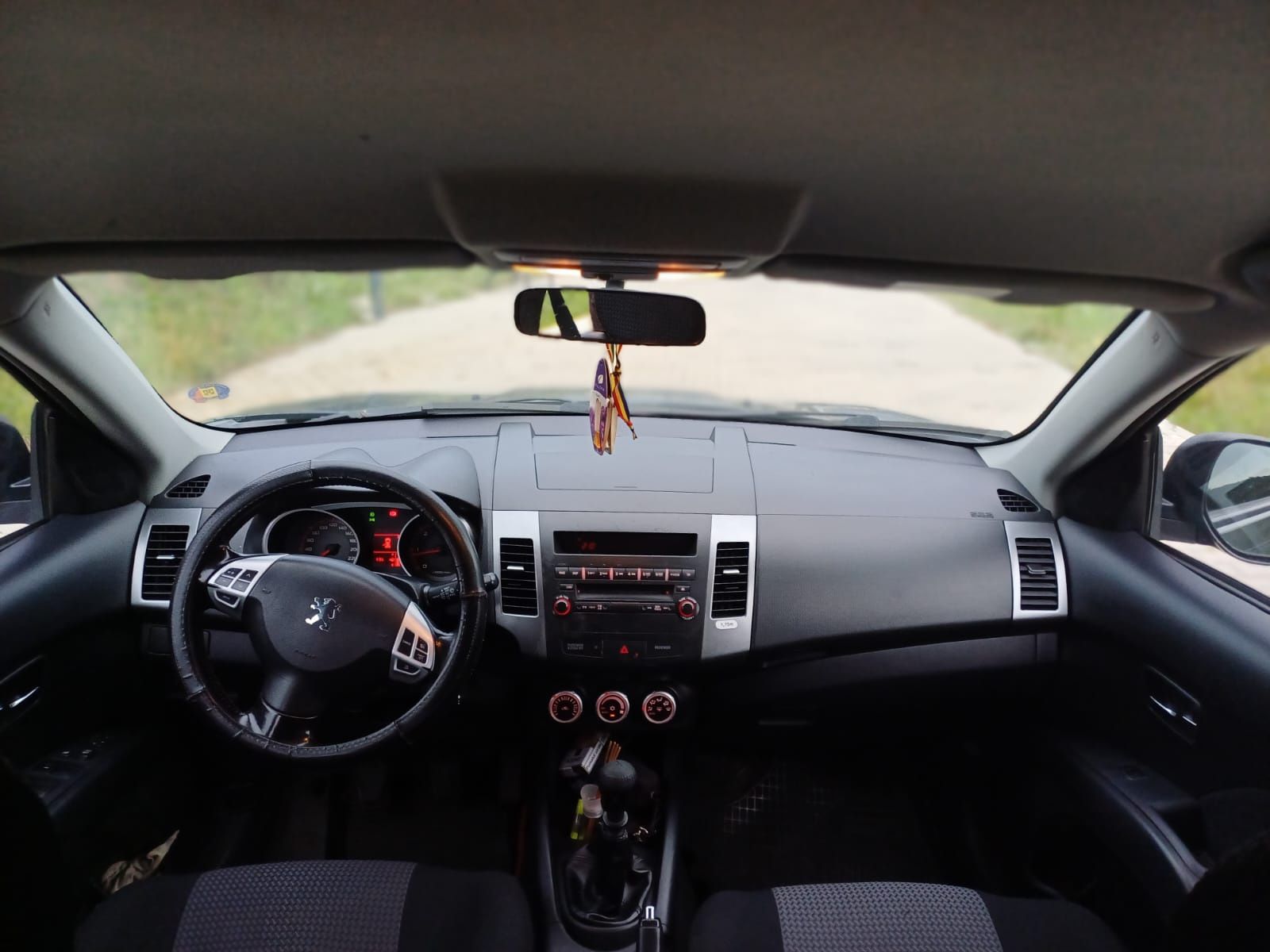 Vând Peugeot 4007, 4x4, 7 locuri