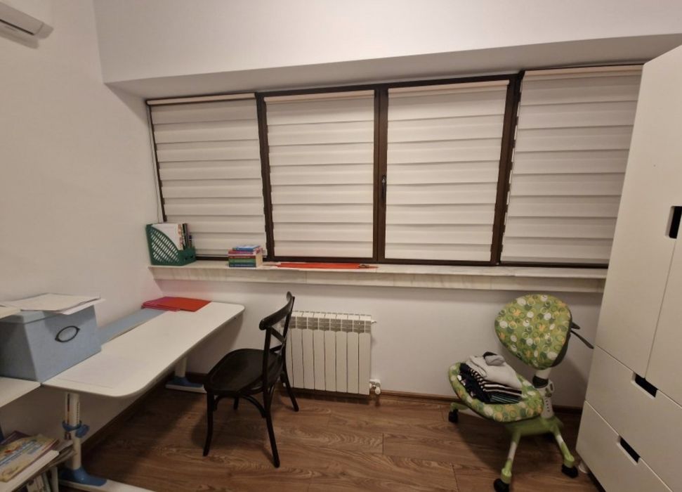 Apartament de lux, living+dinning, bucătărie, 3 dormitoare cu birouri,