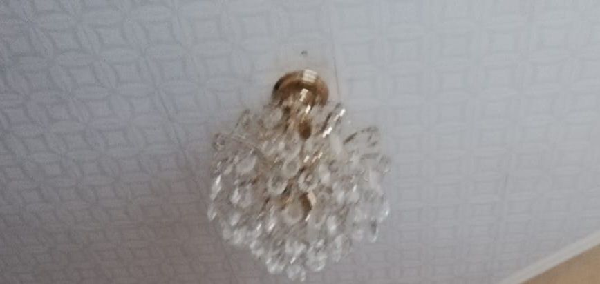 Продам люстру хрустальную