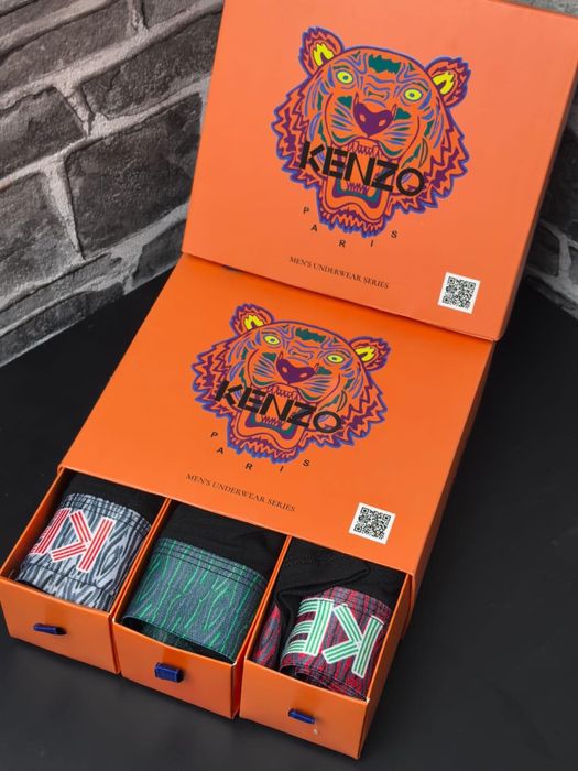 Мъжки боксерки в кутия