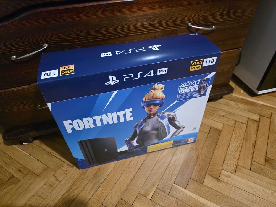 Sony PlayStation 4 Pro 1TB (PS4 Pro 1TB) + Fortnite Neo Versa. Нова.